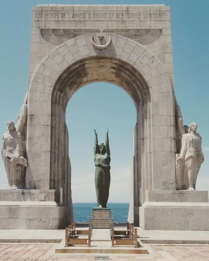 Aux Heros De L'Armee O'Orient Et Des Terres Lointaines